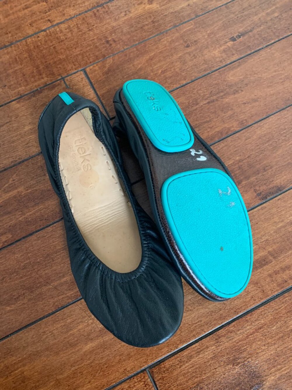 Tieks by Gavrieli Black Leather Ballet Flats Foldable Shoes Size 6
